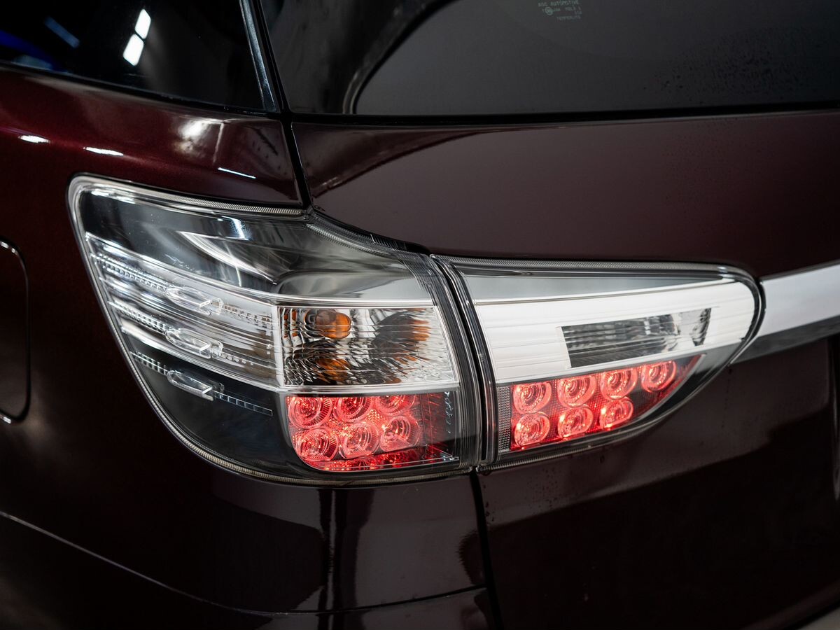Toyota Wish 2014 - фото автомобиля