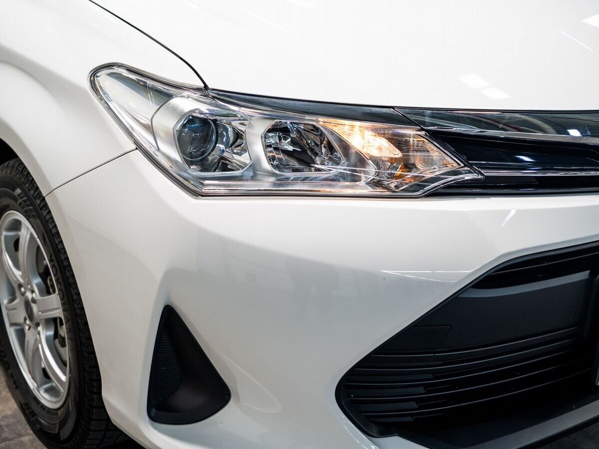 Toyota Corolla Fielder 2022 - фото автомобиля