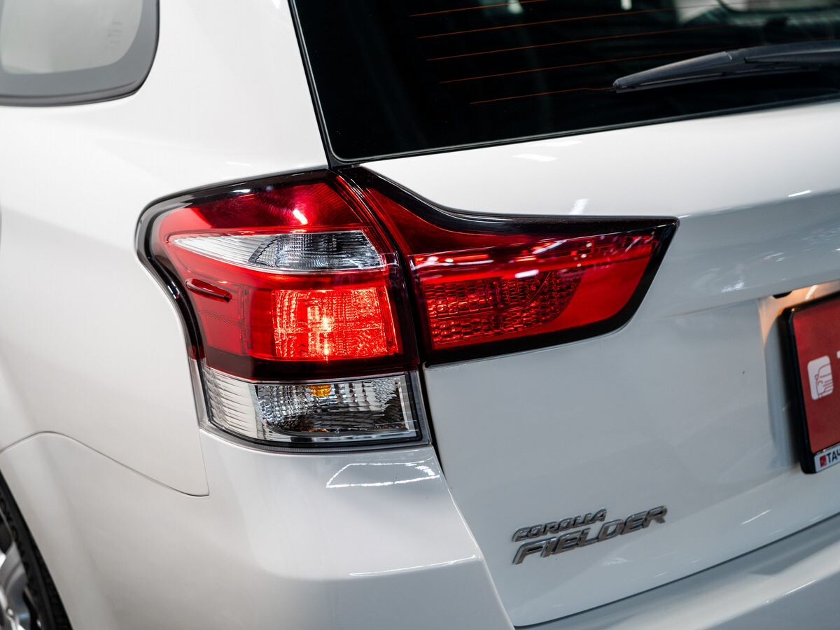 Toyota Corolla Fielder 2022 - фото автомобиля