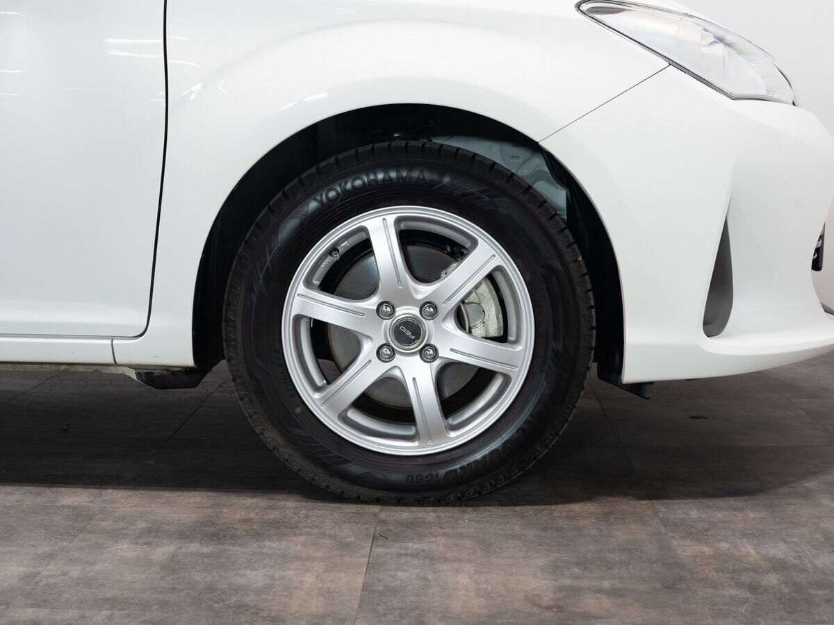 Toyota Corolla Fielder 2022 - фото автомобиля