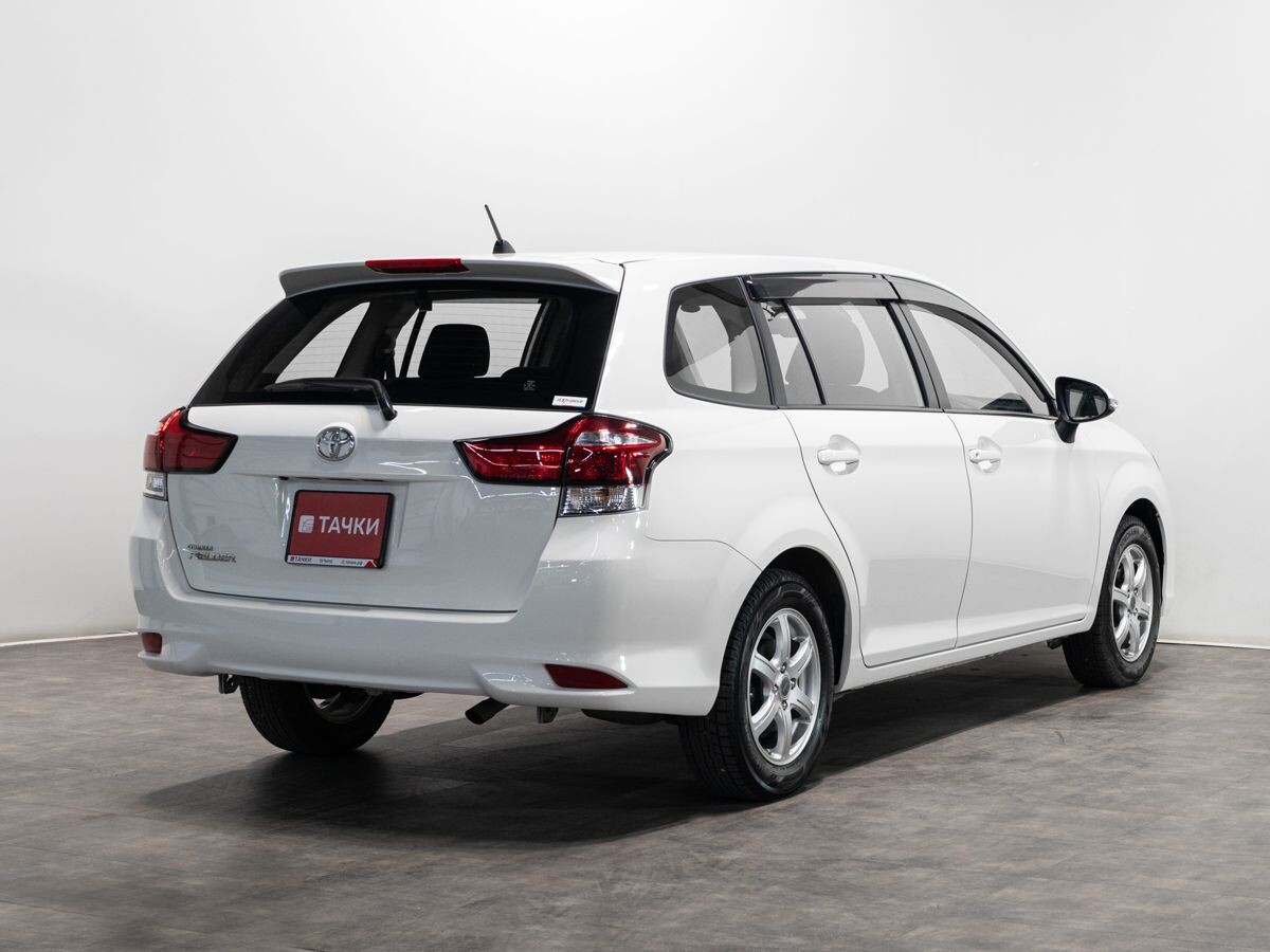 Toyota Corolla Fielder 2022 - фото автомобиля