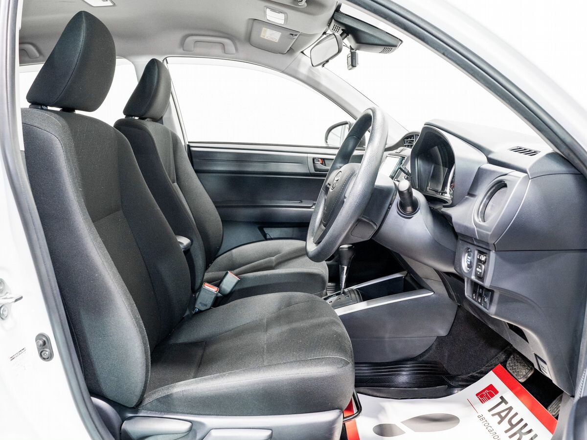 Toyota Corolla Fielder 2022 - фото автомобиля