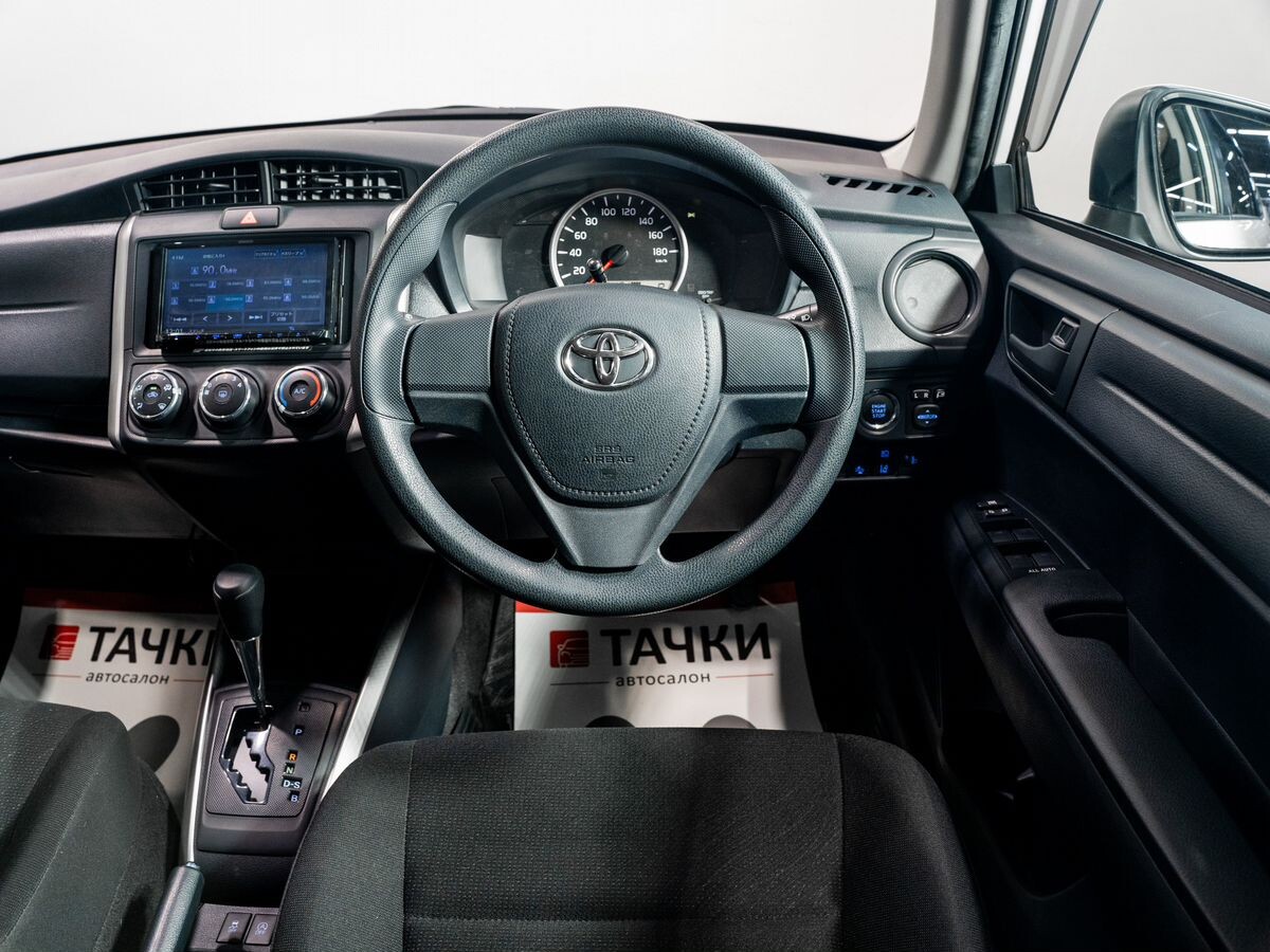 Toyota Corolla Fielder 2022 - фото автомобиля
