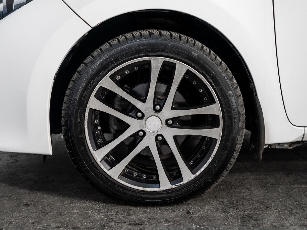 Toyota Corolla 2014 - фото автомобиля