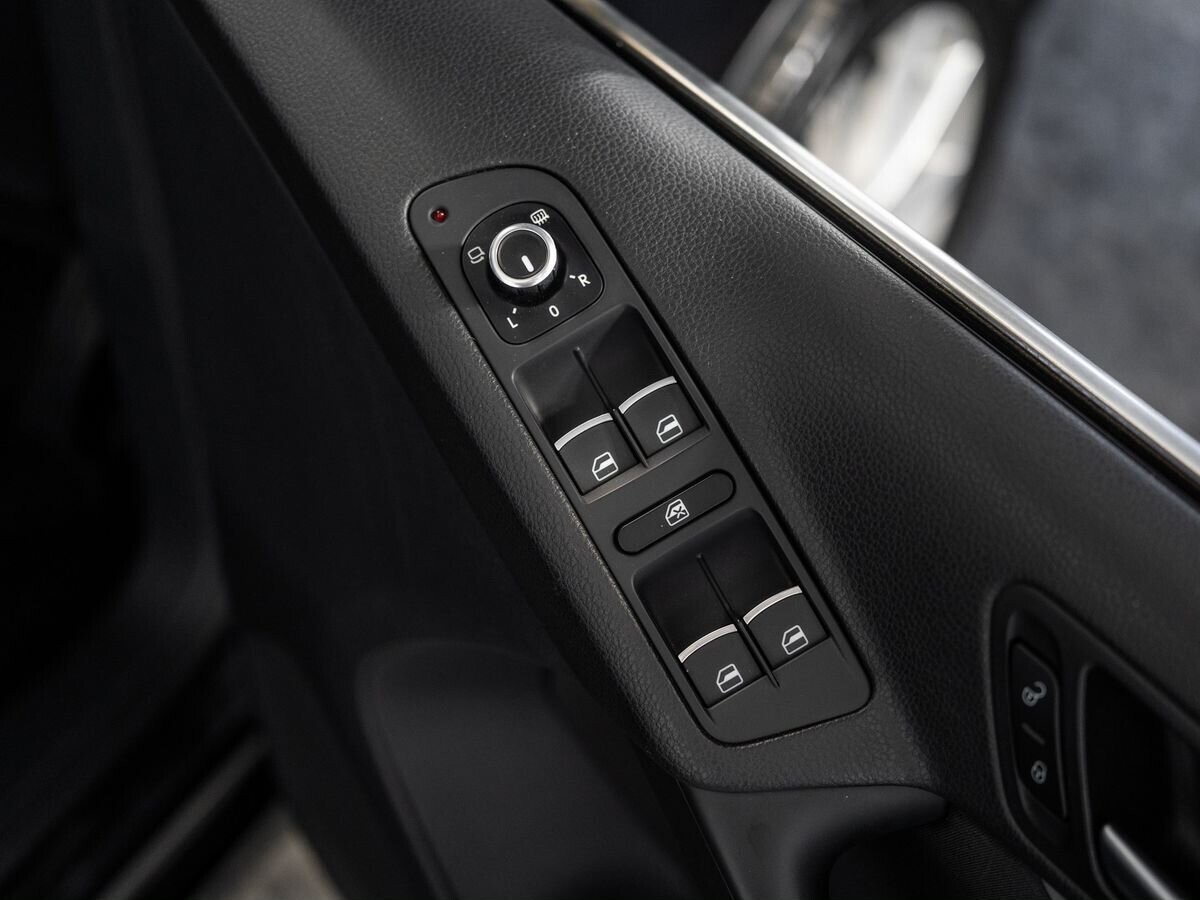Volkswagen Tiguan 2013 - фото автомобиля