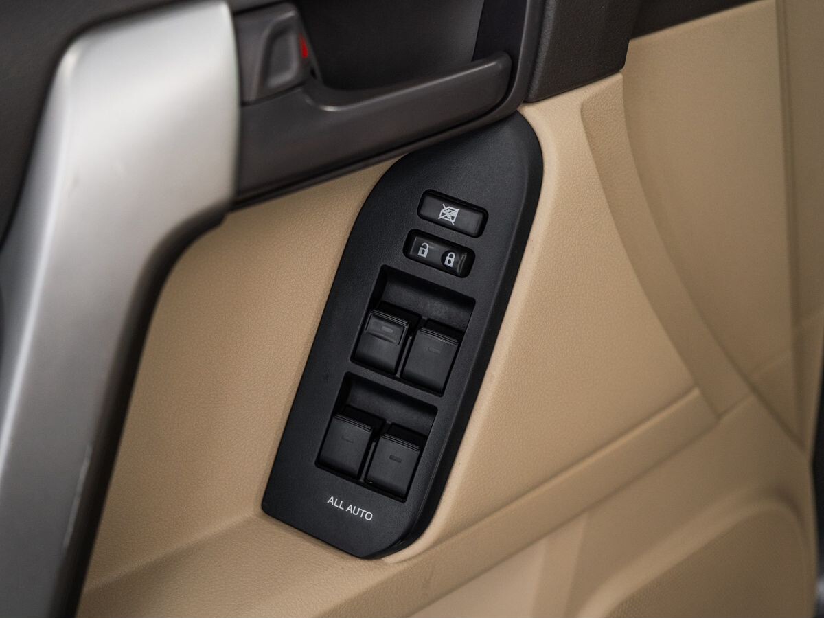 Toyota Land Cruiser Prado 2021 - фото автомобиля