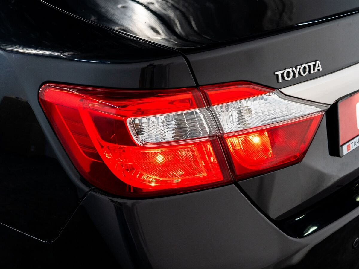 Toyota Camry 2012 - фото автомобиля