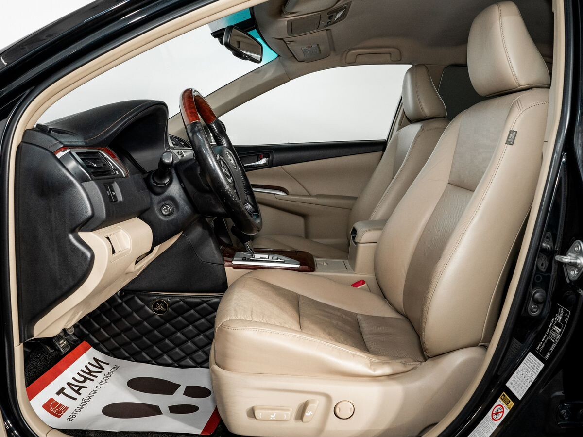 Toyota Camry 2012 - фото автомобиля