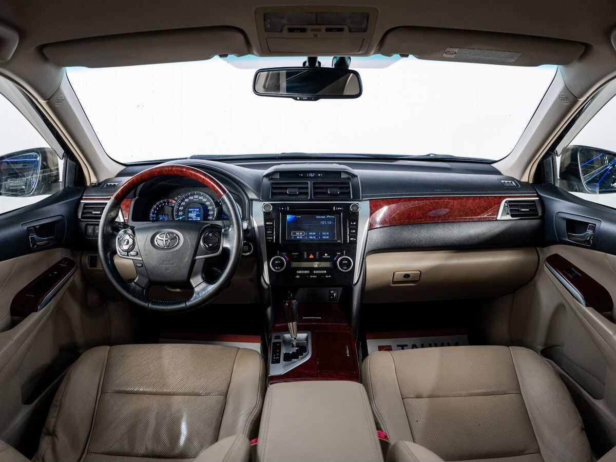 Toyota Camry 2012 - фото автомобиля