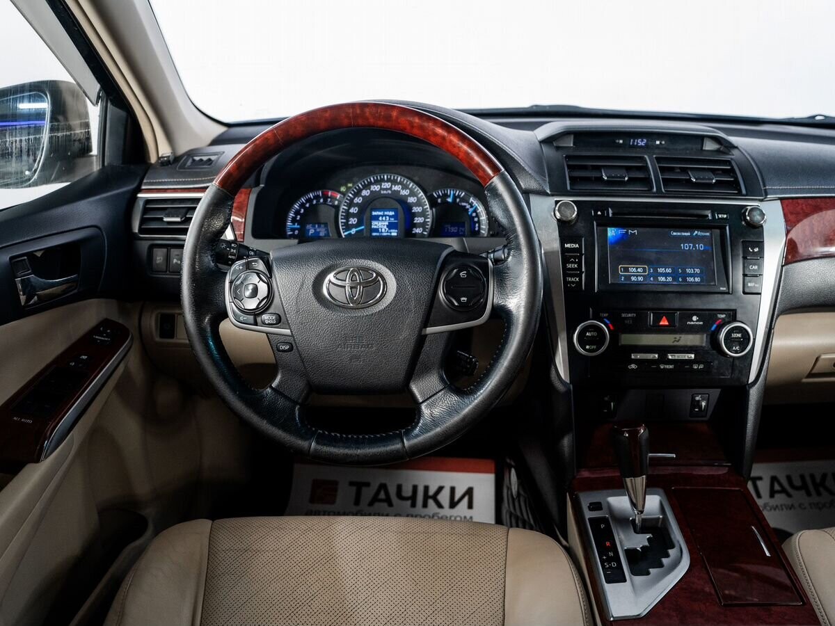 Toyota Camry 2012 - фото автомобиля