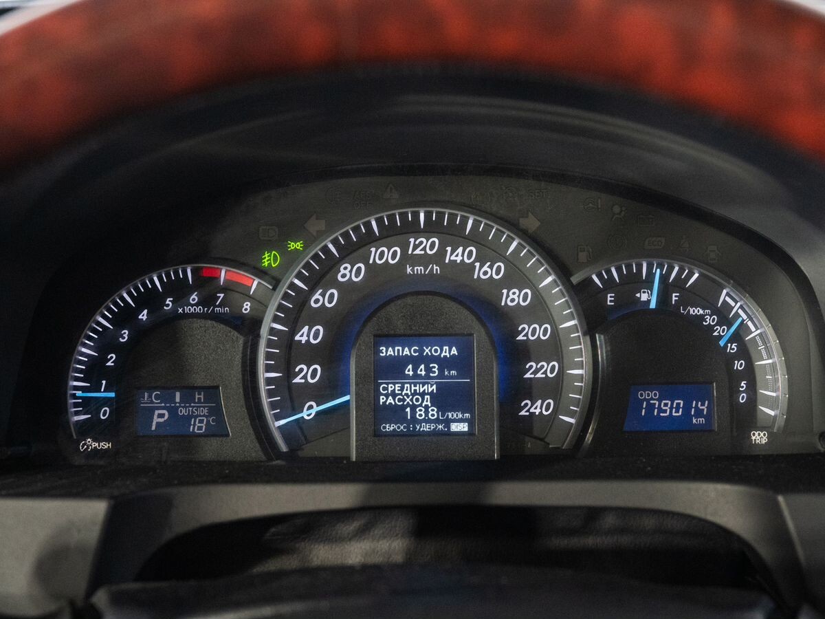 Toyota Camry 2012 - фото автомобиля