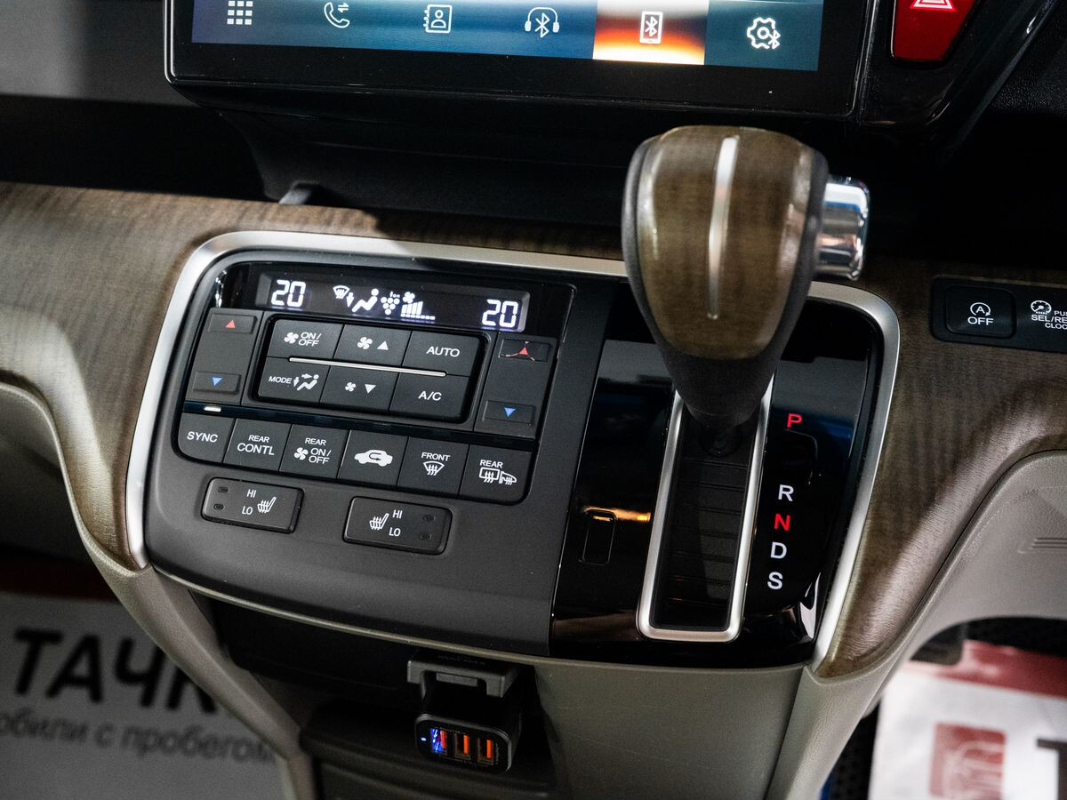 Honda Stepwgn 2015 - фото автомобиля