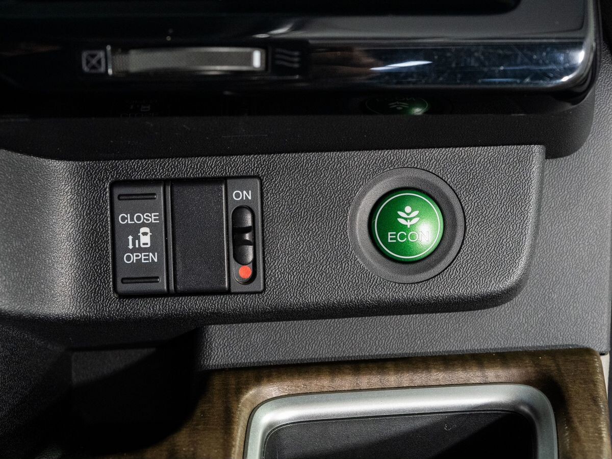 Honda Stepwgn 2015 - фото автомобиля