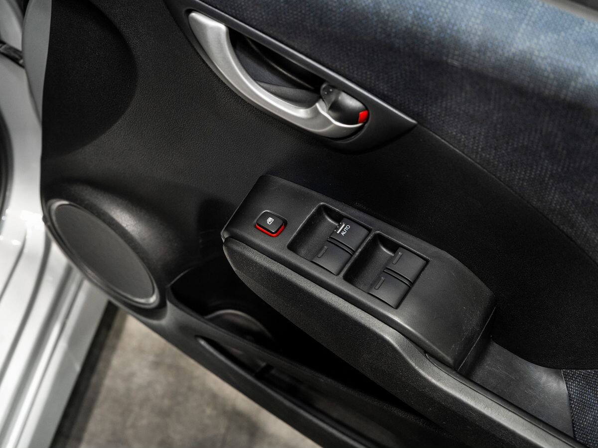 Honda Fit Shuttle 2014 - фото автомобиля