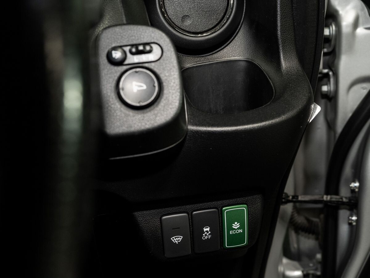Honda Fit Shuttle 2014 - фото автомобиля