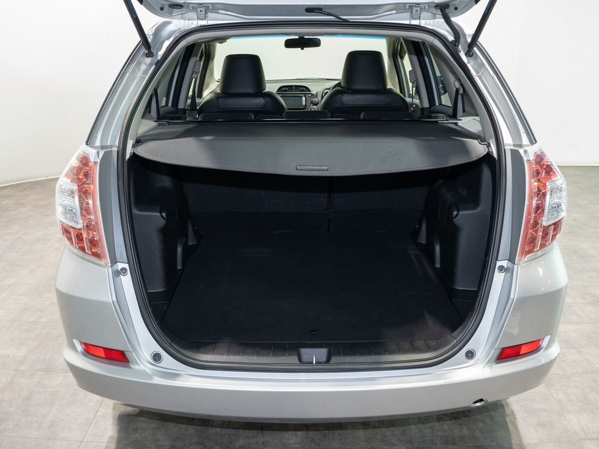 Honda Fit Shuttle 2014 - фото автомобиля