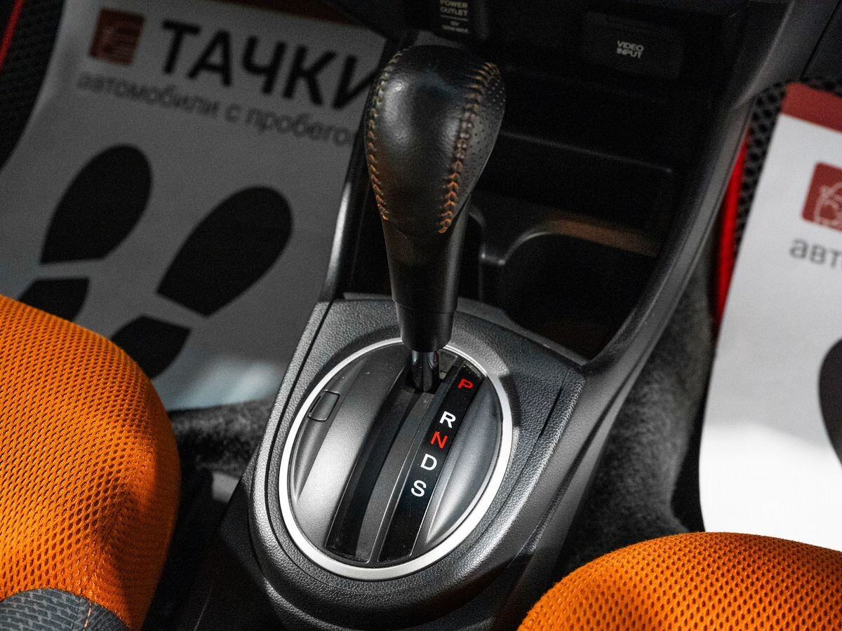 Honda Fit 2011 - фото автомобиля