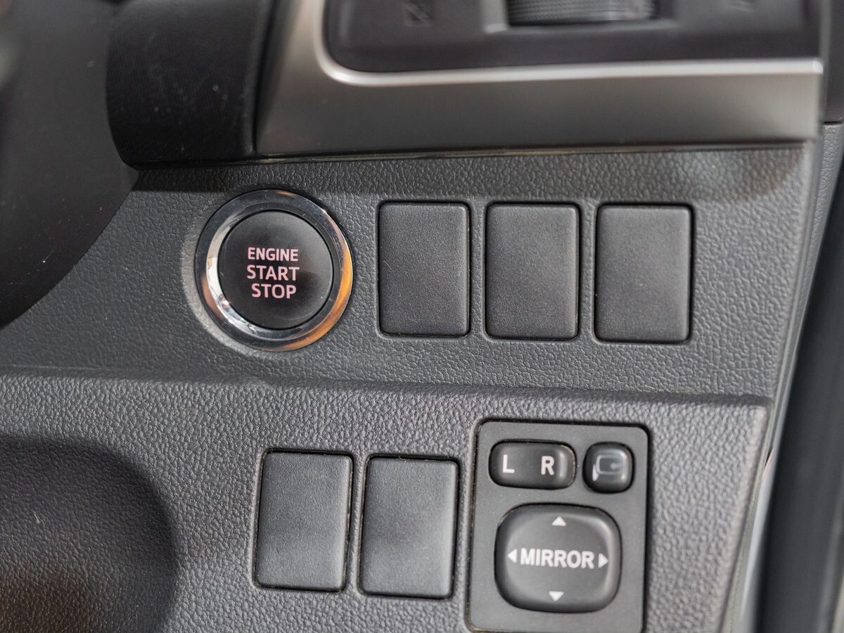 Subaru Trezia 2011 - фото автомобиля