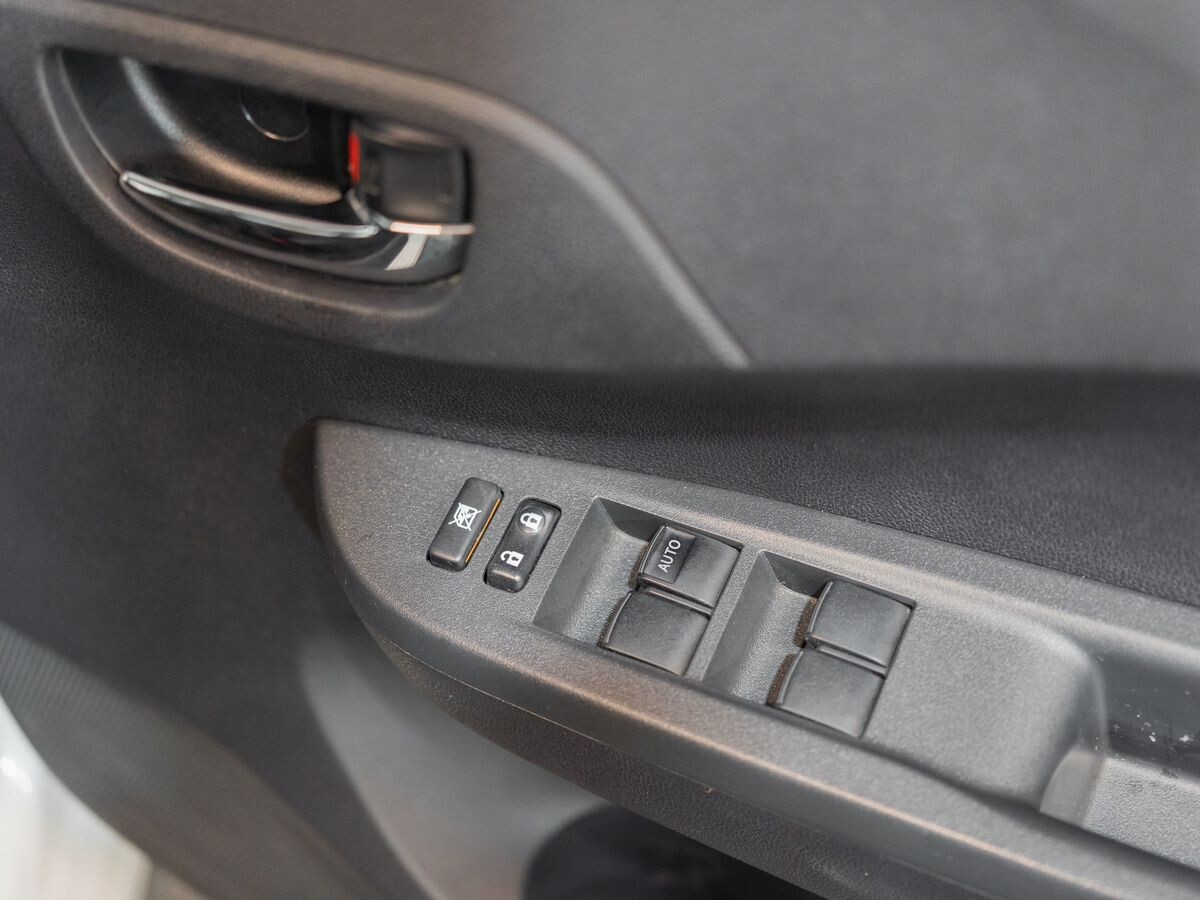 Subaru Trezia 2011 - фото автомобиля
