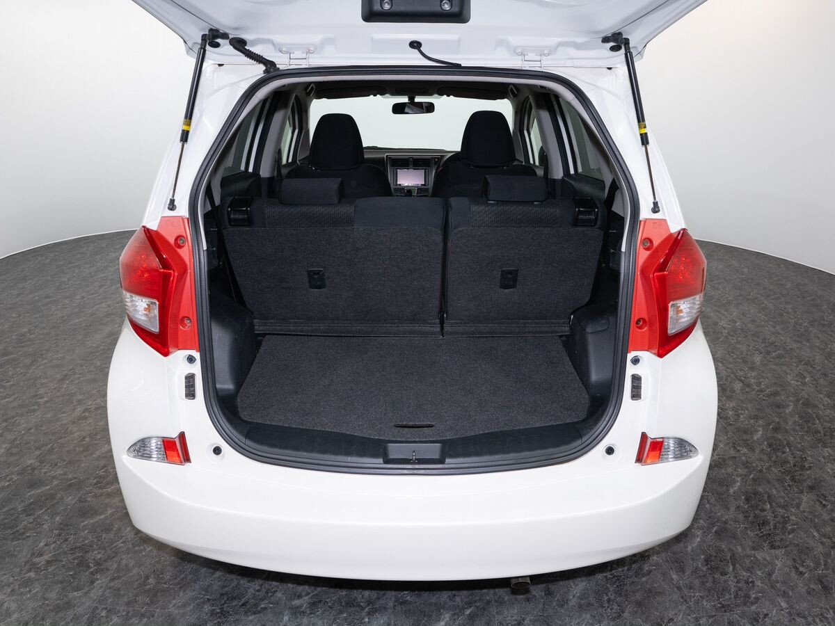 Subaru Trezia 2011 - фото автомобиля