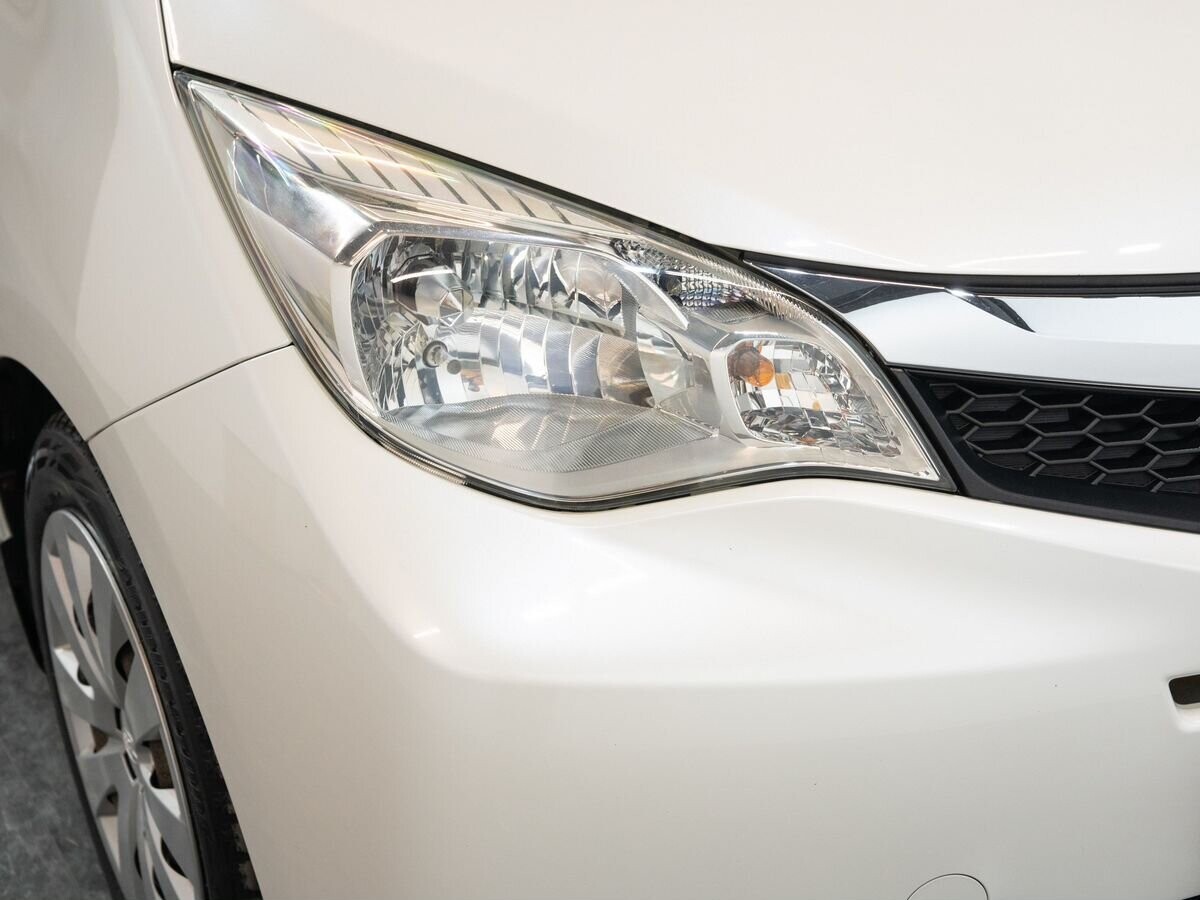 Subaru Trezia 2011 - фото автомобиля