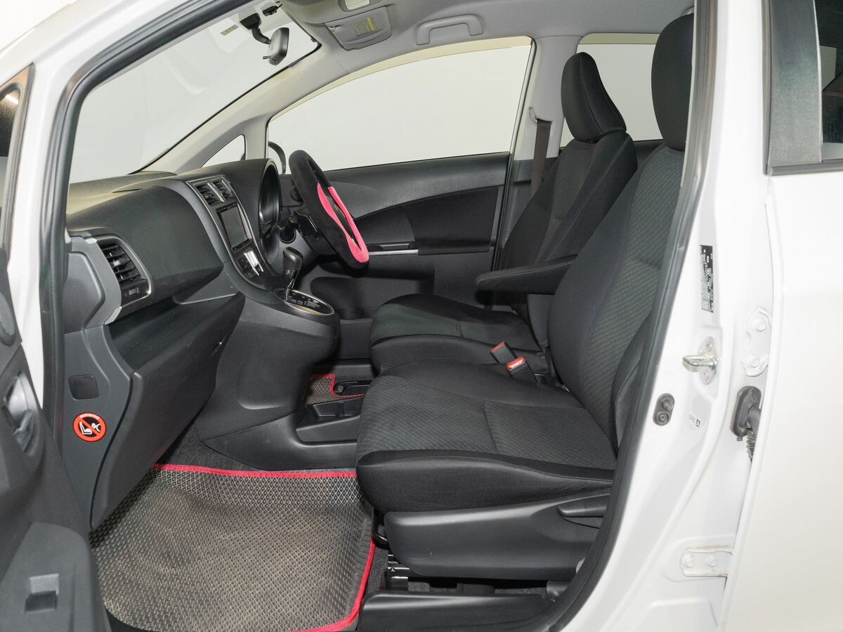 Subaru Trezia 2011 - фото автомобиля