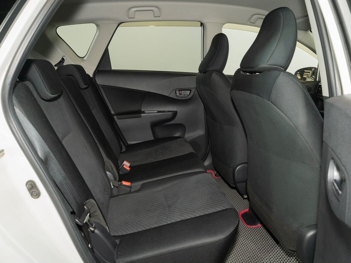 Subaru Trezia 2011 - фото автомобиля