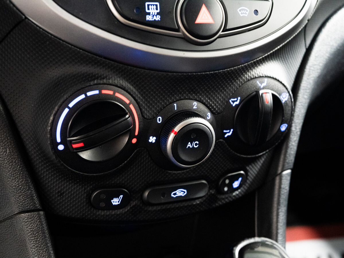 Hyundai Solaris 2015 - фото автомобиля