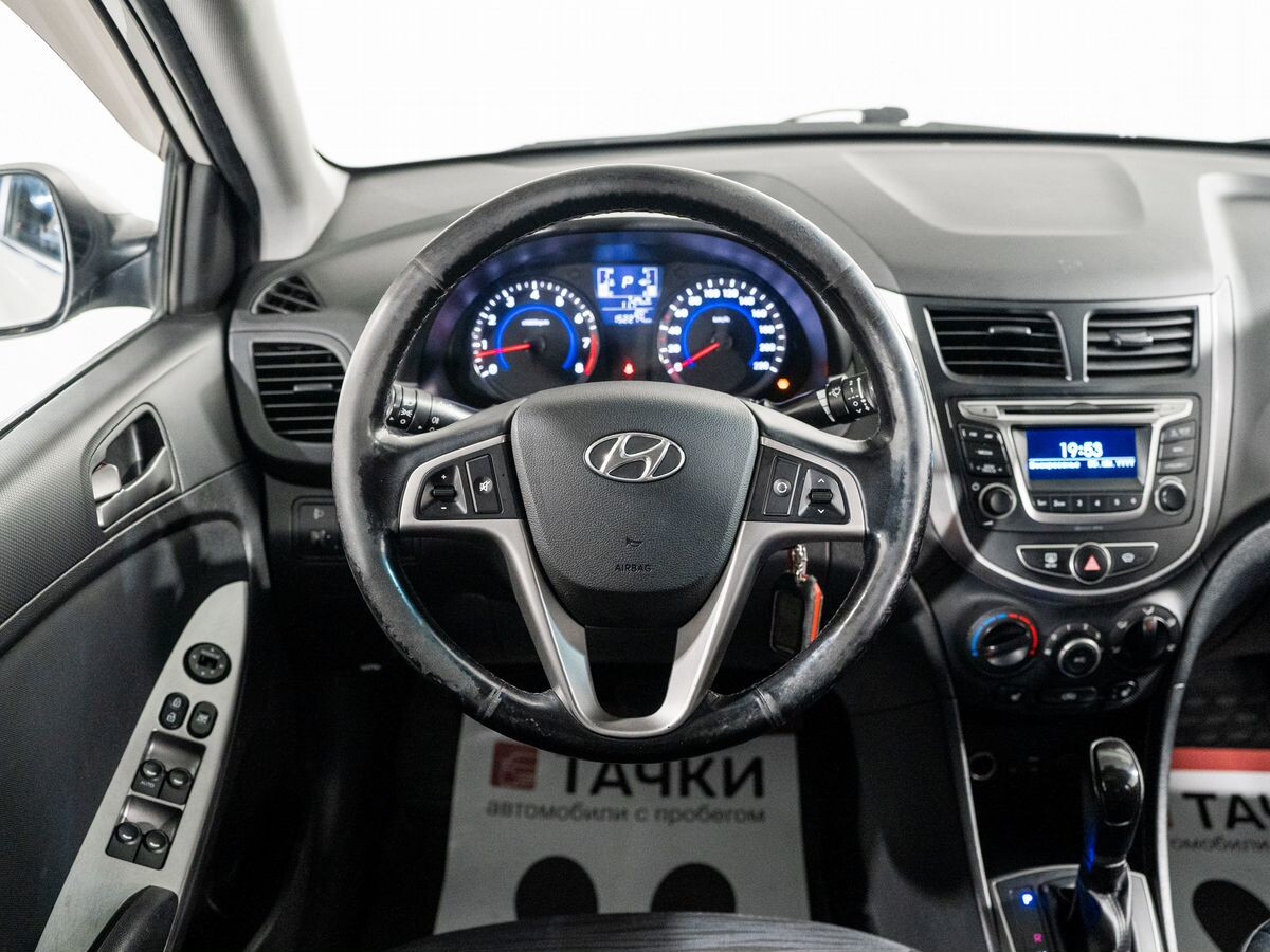 Hyundai Solaris 2015 - фото автомобиля