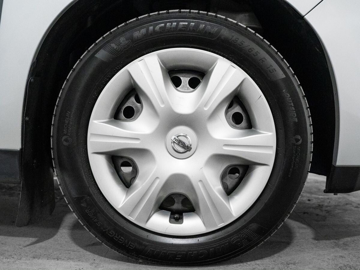 Nissan Tiida 2010 - фото автомобиля