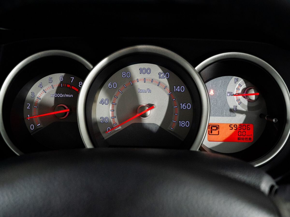 Nissan Tiida 2010 - фото автомобиля