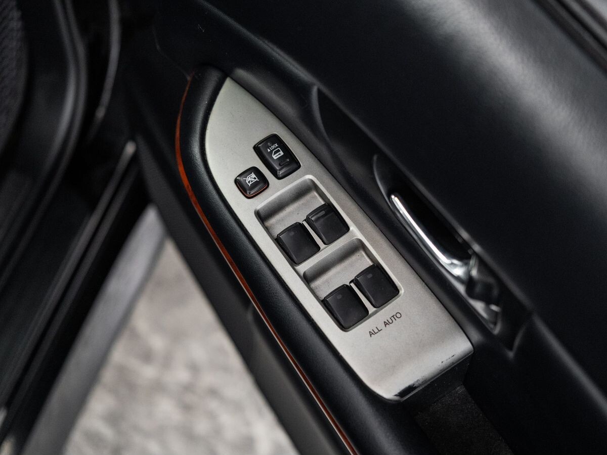 Toyota Harrier 2010 - фото автомобиля