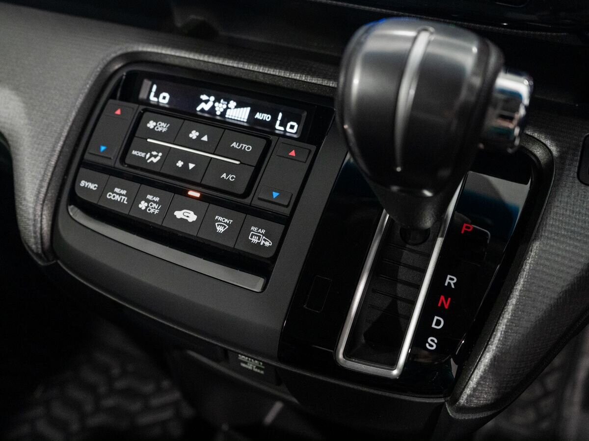 Honda Stepwgn 2018 - фото автомобиля