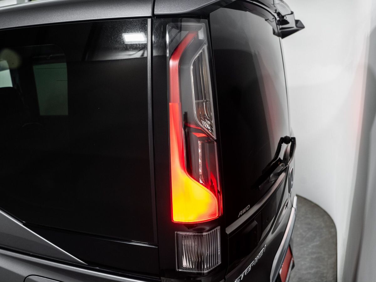 Honda Stepwgn 2018 - фото автомобиля