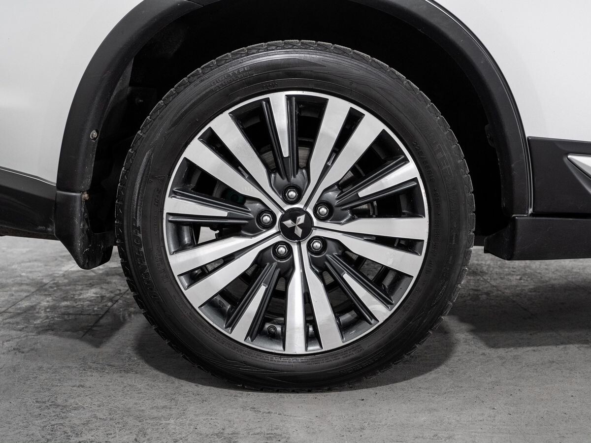 Mitsubishi Outlander 2020 - фото автомобиля