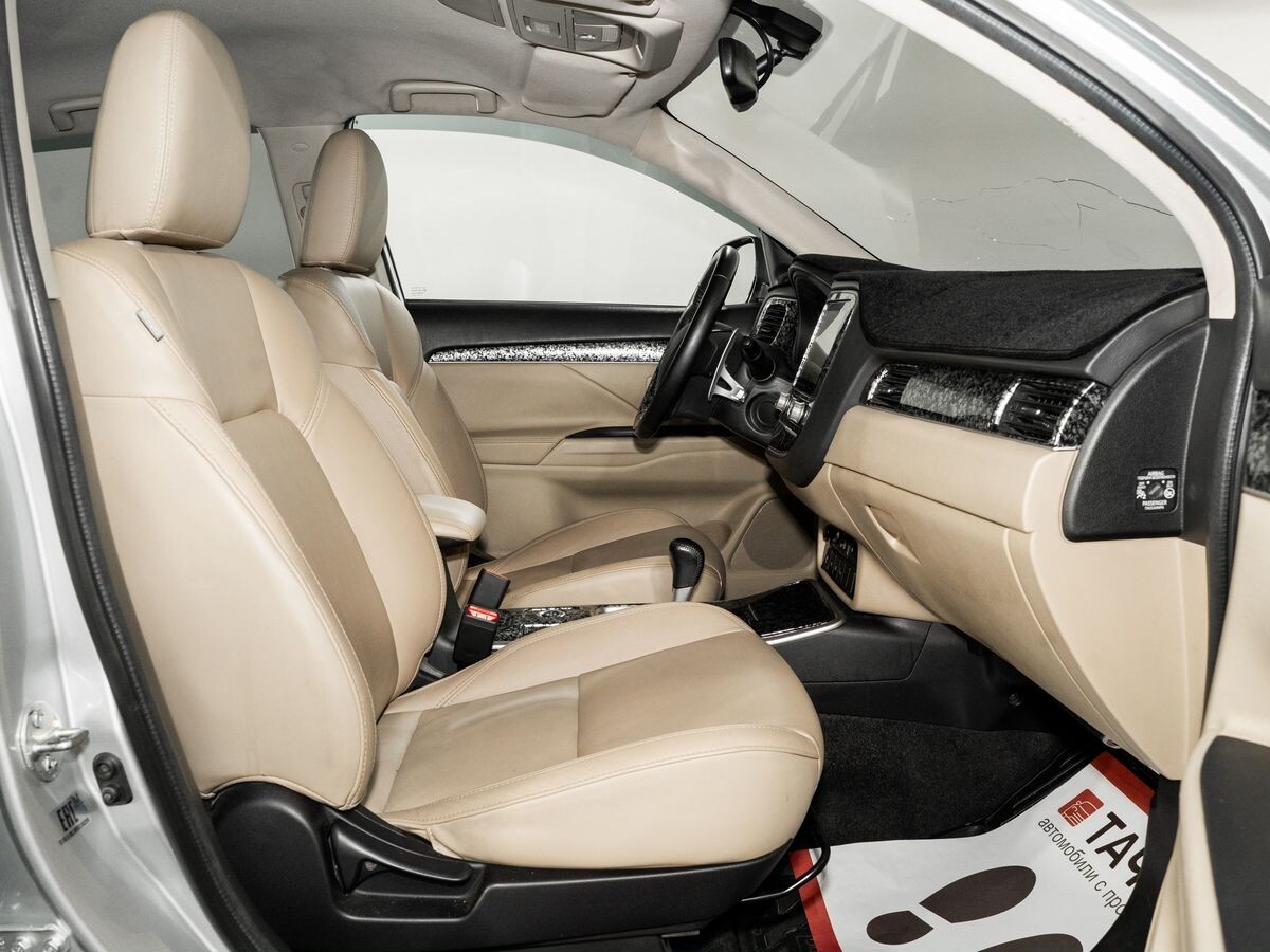 Mitsubishi Outlander 2020 - фото автомобиля