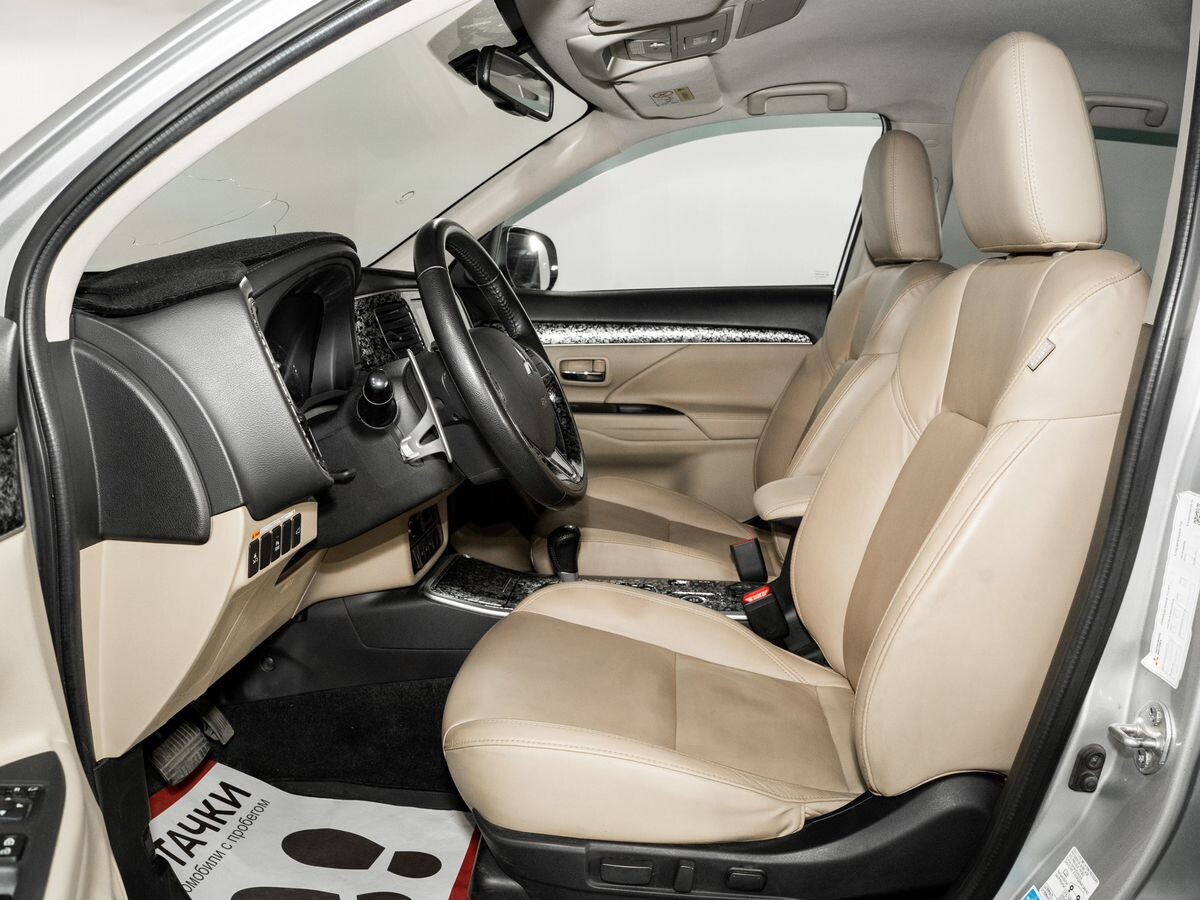 Mitsubishi Outlander 2020 - фото автомобиля