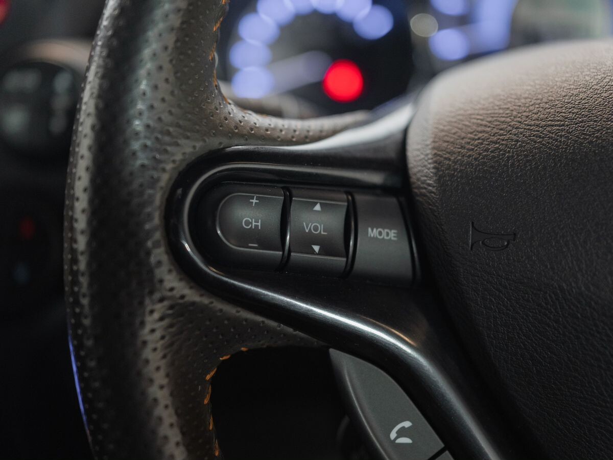 Honda Fit Shuttle 2012 - фото автомобиля