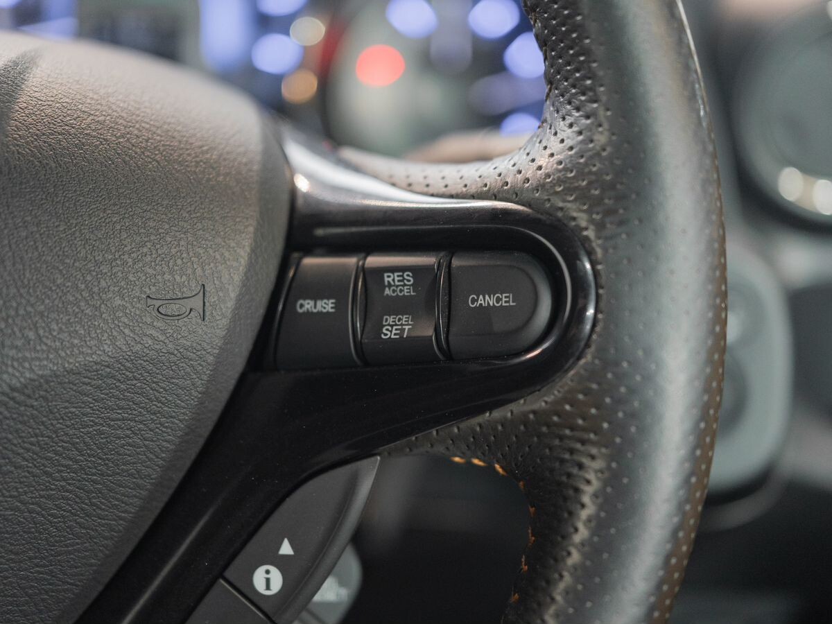 Honda Fit Shuttle 2012 - фото автомобиля