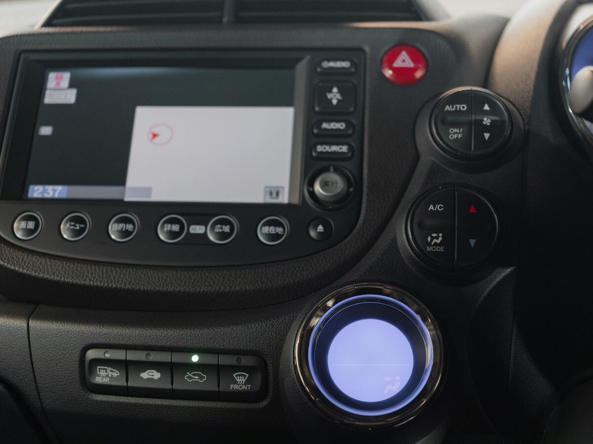 Honda Fit Shuttle 2012 - фото автомобиля