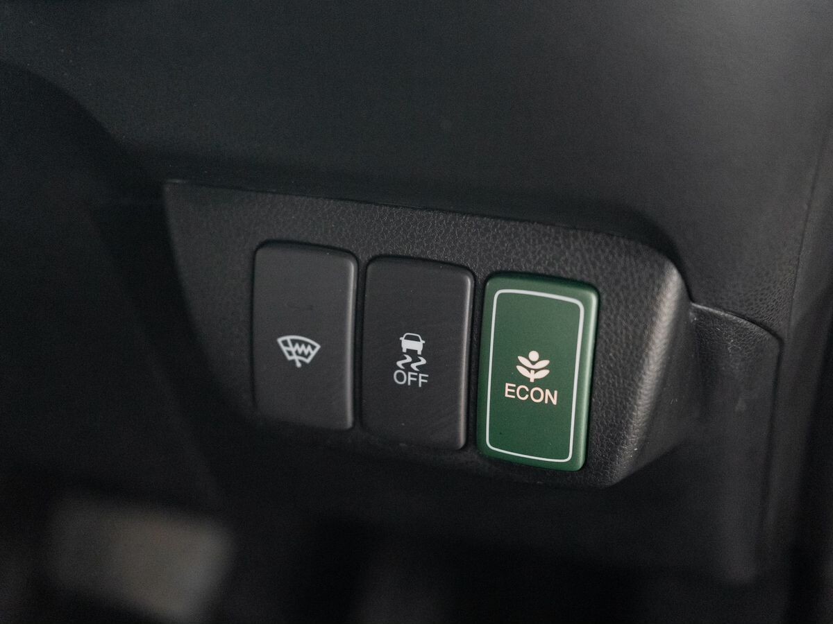 Honda Fit Shuttle 2012 - фото автомобиля