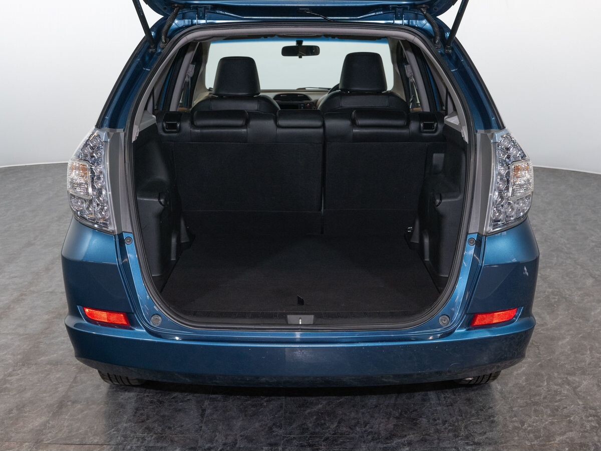 Honda Fit Shuttle 2012 - фото автомобиля