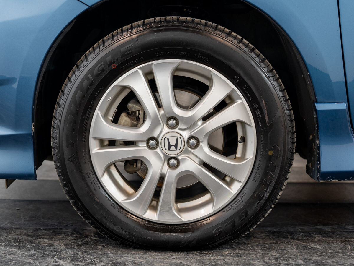 Honda Fit Shuttle 2012 - фото автомобиля