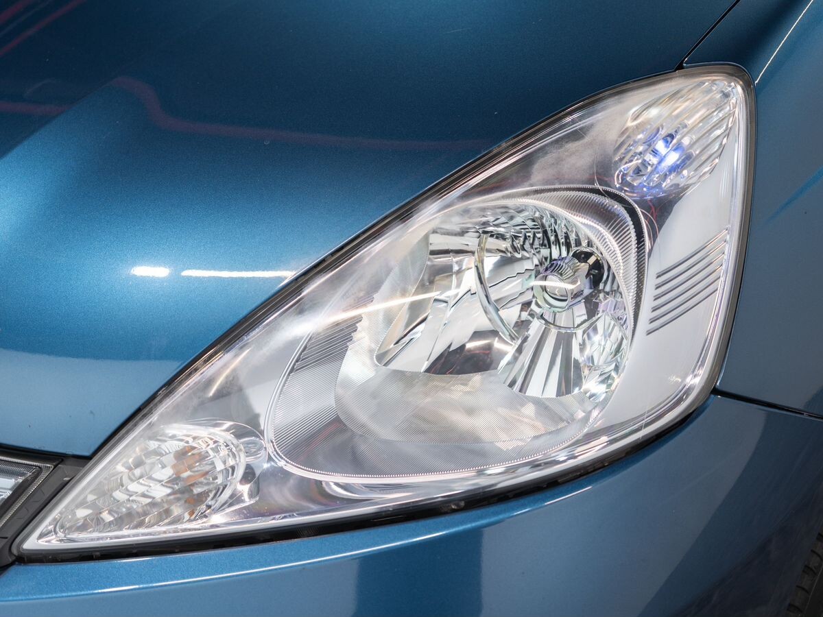 Honda Fit Shuttle 2012 - фото автомобиля