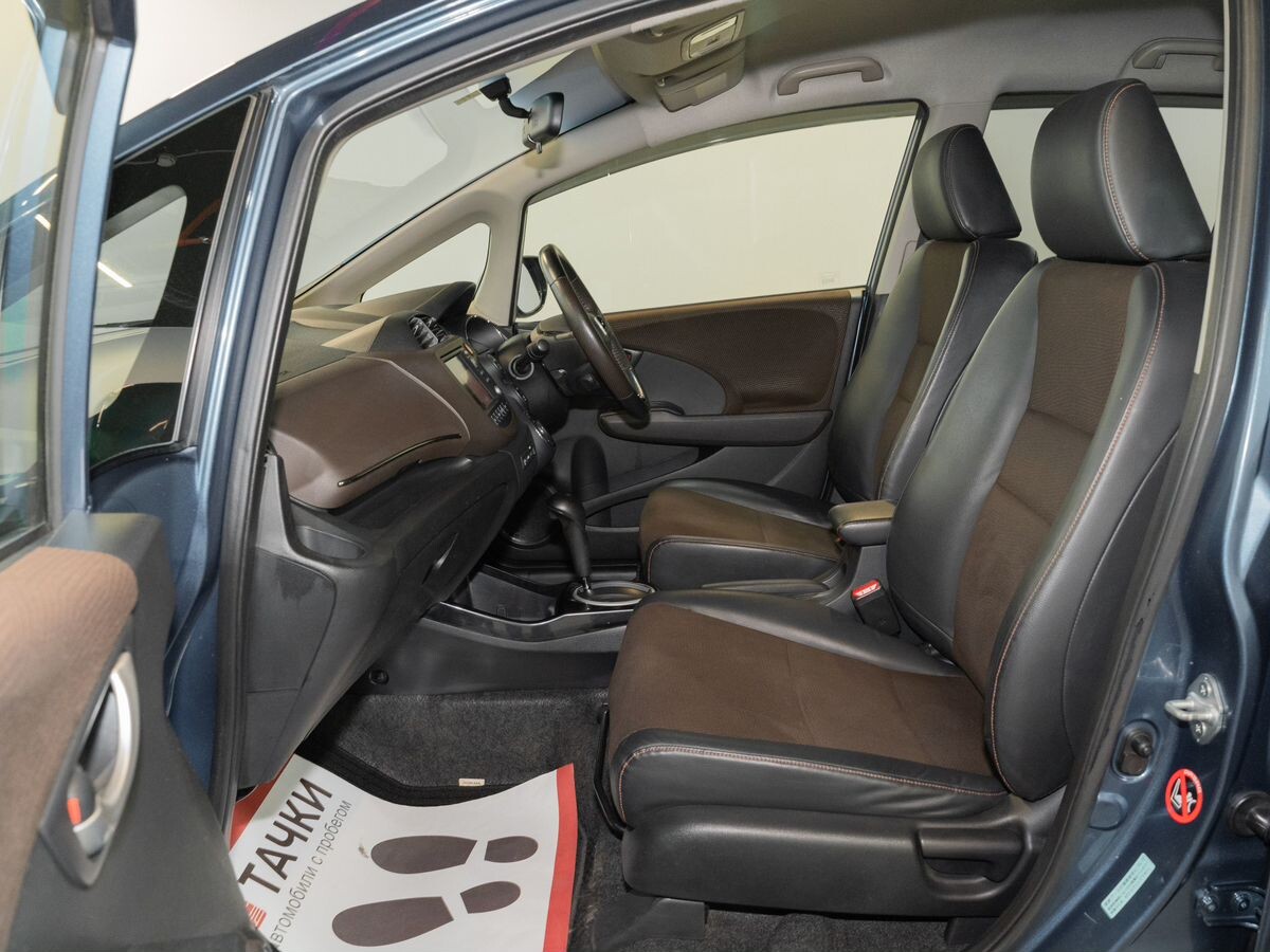 Honda Fit Shuttle 2012 - фото автомобиля