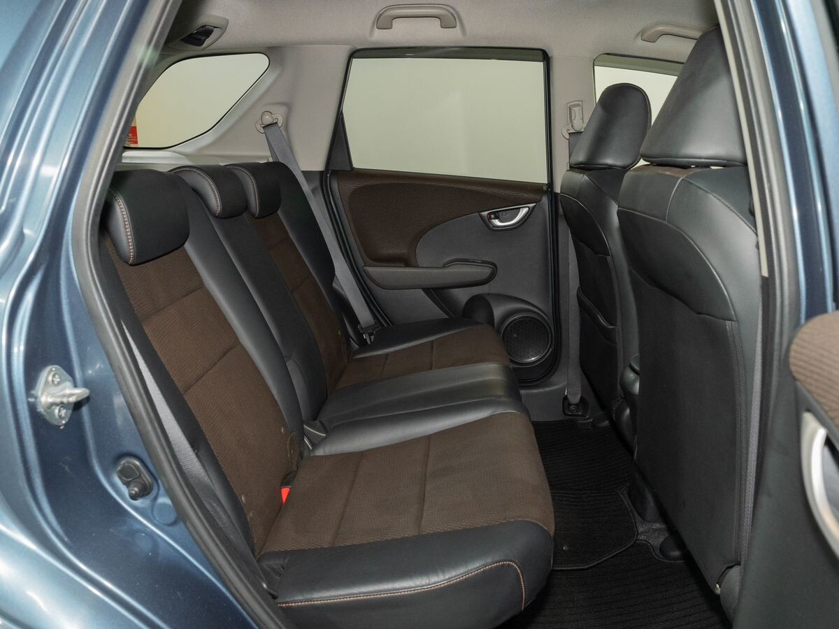 Honda Fit Shuttle 2012 - фото автомобиля