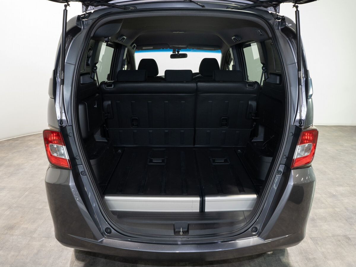 Honda Freed Spike 2013 - фото автомобиля