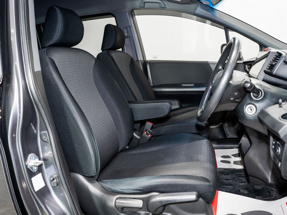 Honda Freed Spike 2013 - фото автомобиля