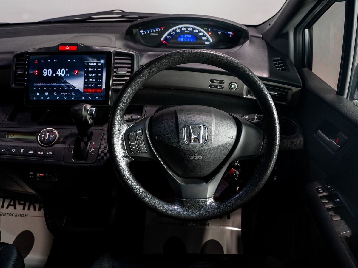 Honda Freed Spike 2013 - фото автомобиля