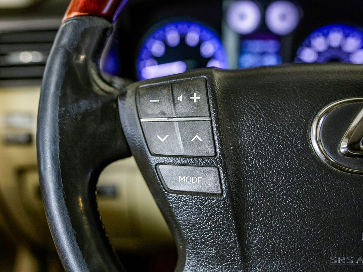 Lexus LX570 2008 - фото автомобиля